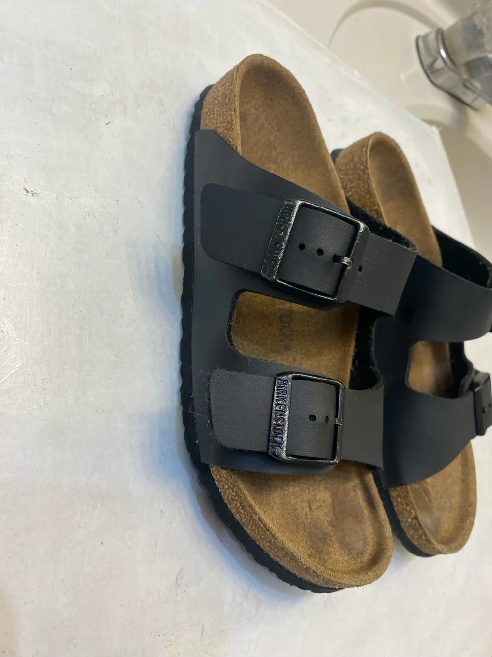 Birkenstock Arizona Size 34, women size 3, Men’s size 1 for child/youth
